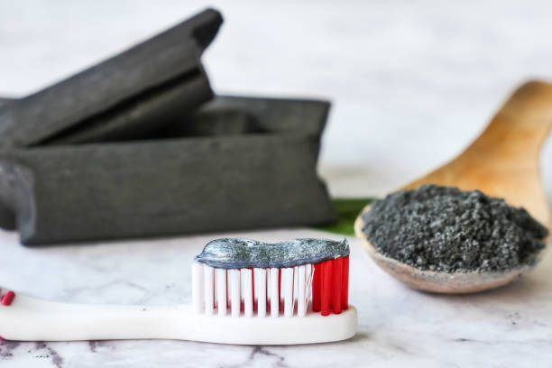 charbon actif, brosse à dents